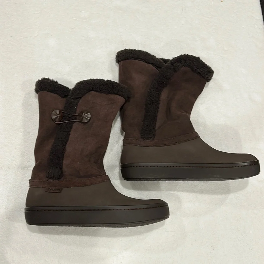 Crocs Modessa Faux Fur Suede Brown Boots size 9 EUC - Picture 2 of 4